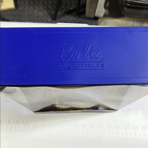 Barbie Collectibles 2000 Holiday Angel Doll - Blue and Gold - Picture 5 of 5